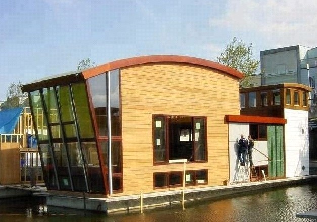 Holandia stała się prawdziwą ojczyzną pływających domów.
