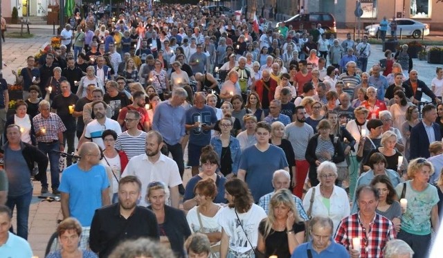 Tak wyglądał czwartkowy protest opozycji w Kielcach. Czy na piątkowej manifestacji Komitetu Obrony Demokracji będzie podobnie? 