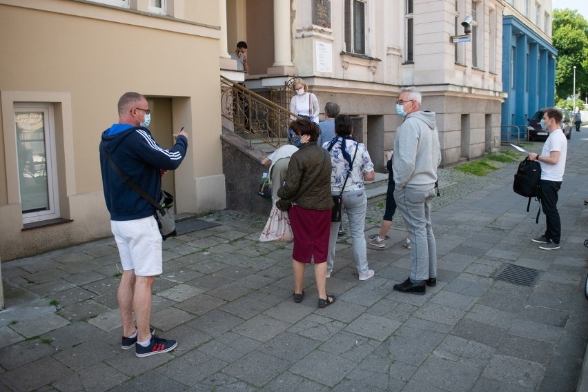 - Ruch jest jak na dworcu, czegoś takiego nie wiedziałem w...