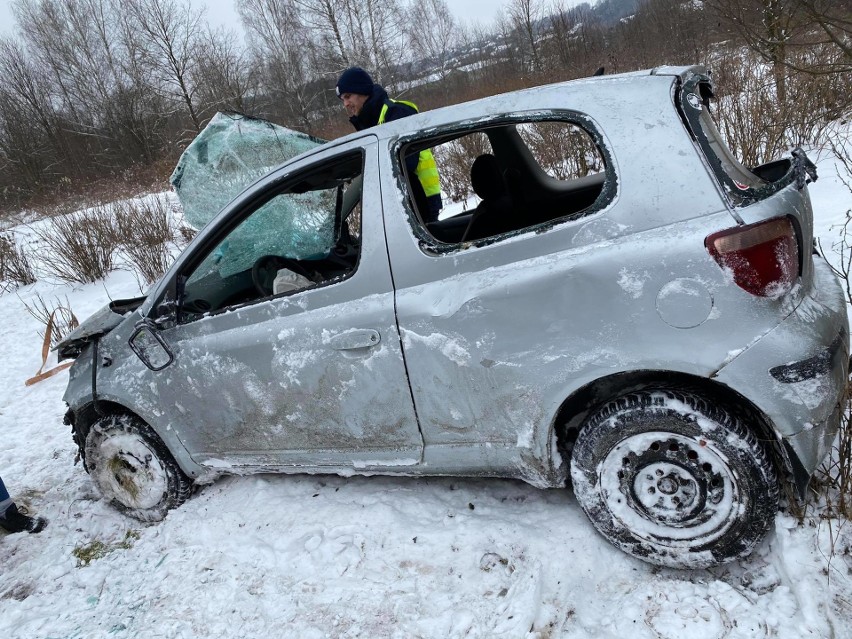 Kierowa samochodu osobowego trafił do szpitala