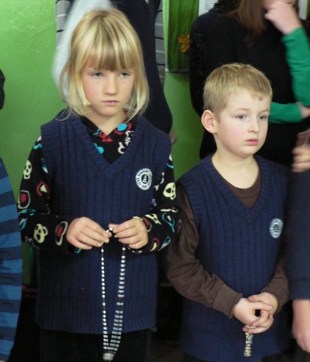 Alicja Pejtler i Bartosz Nowak w szkole muszą się modlić codziennie.