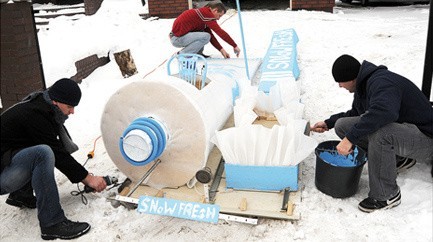 Drużyna Snowfresh w składzie: Łukasz Sutor, Adam Nowak, Michał Staut i Wojtek Drobczyński (nieobeny na zdjęciu) wystartuje w kategorii pojazd wieloosobowy.