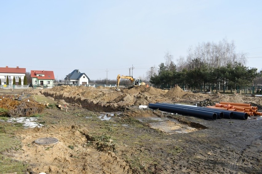 W Rusinowie rozpoczęły się prace przy budowie hali sportowej, przy Publicznej Szkole Podstawowej imienia Jana Kochanowskiego