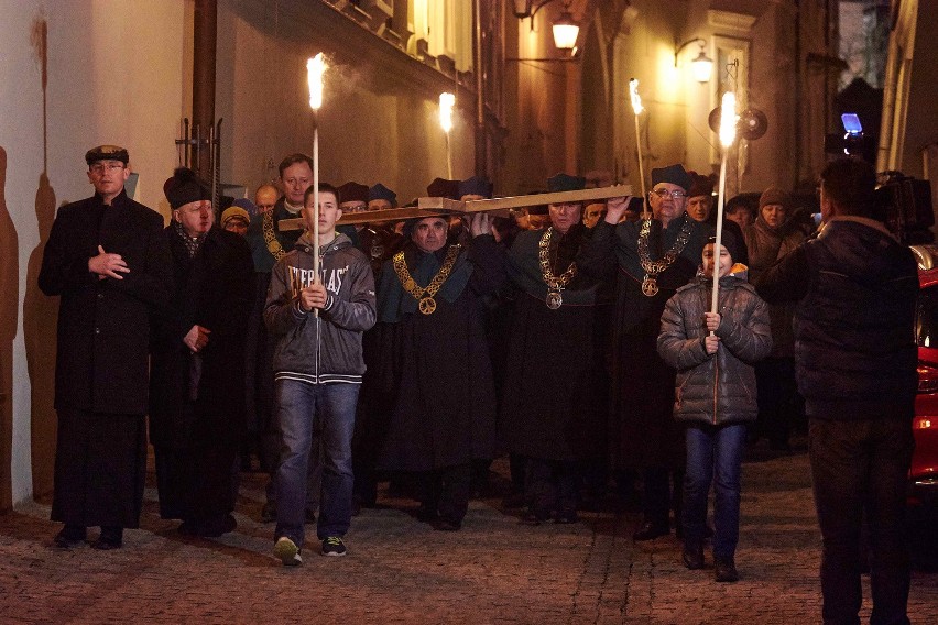 Procesja drogi krzyżowej po Starym Mieście w Lublinie (ZDJĘCIA)