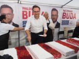 Minister Buda częstował urodzinowym tortem na Piotrkowskiej ZDJĘCIA