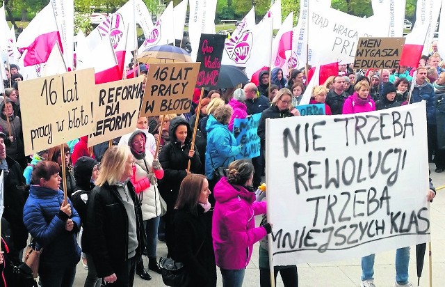 W październiku nauczyciele protestowali w 17 miastach, także w Poznaniu. W sobotę powtórzą to w stolicy