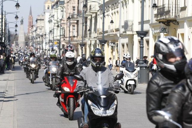 Otwarcie sezonu motocyklowego w Łodzi. Ścigacze, choppery, crossy i quady. Tysiące motocyklistów przejechało przez miasto