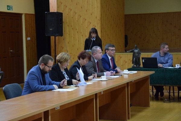 Jedenasta sesja Rady Powiatu Włoszczowskiego. Radni analizowali wykonanie budżetu za pierwsze półrocze (ZDJĘCIA, ZOBACZ ZAPIS TRANSMISJI)