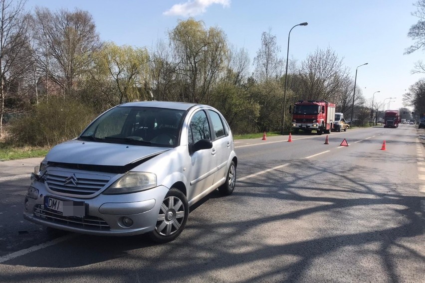 Wypadek na Kosmonautów przy skrzyżowaniu z Fieldorfa