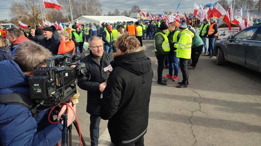 Wicewojewoda spotkał się z rolnikami protestującymi przed przejściem granicznym w Dorohusku