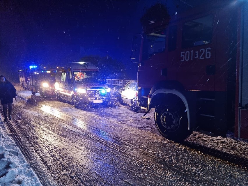 Wypadek w Wielmoży. Zderzenie dwóch samochodów. Jedna osoba poszkodowana