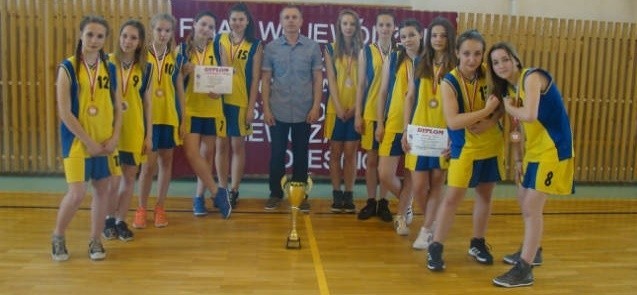 Gimnazjum Złota zajęło trzecie miejsce w wojewódzkim finale Igrzysk Młodzieży Szkolnej w koszykówce dziewcząt.