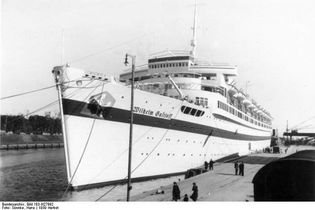 W ostatni rejs "Gustloff" wyruszył 30 stycznia 1945 roku, mając na pokładzie - oprócz załogi - blisko 9 tysięcy uciekinierów. Wieczorem, przy mijaniu Ławicy Słupskiej trafiony został torpedami wystrzelonymi z radzieckiej łodzi podwodnej S-13. Według najnowszych szacunków na statku zginęło 9600 osób. Była to największa tragedia morska w historii. [1]