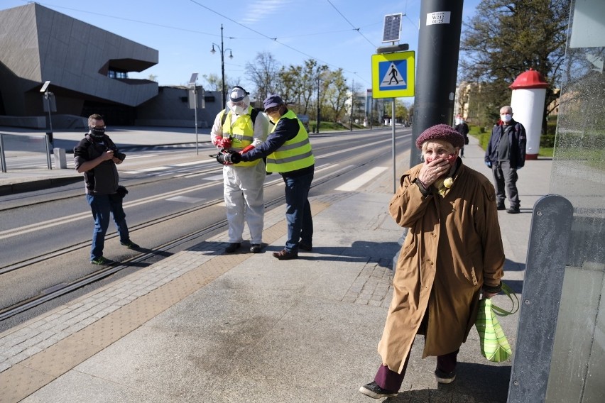 W Toruniu rozpoczęto kolejny etap dezynfekcji przestrzeni...