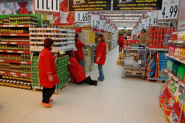 Ostatnie chwile przed planowanym na dziś otwarciem sklepu Kaufland Szczecinku.