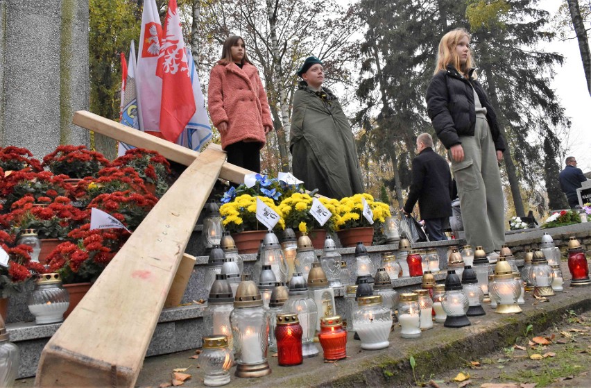 Tak przebiegało Wszystkich Świętych na cmentarzach w...