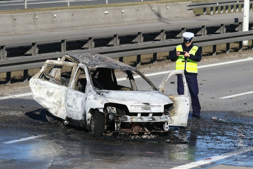 Śmiertelny wypadek na A4 we Wrocławiu. Człowiek spłonął w aucie 