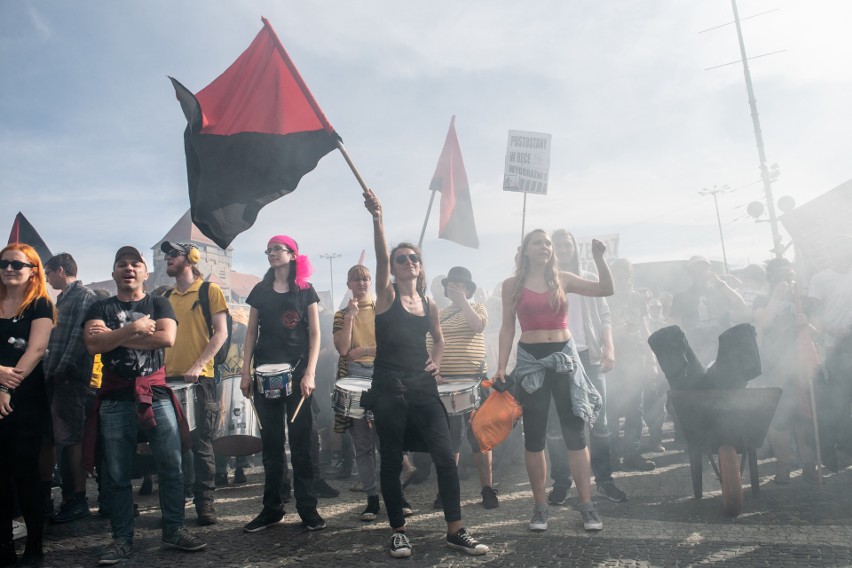 Anarchiści protestowali w obronie skłotu Rozbrat w sobotę,...