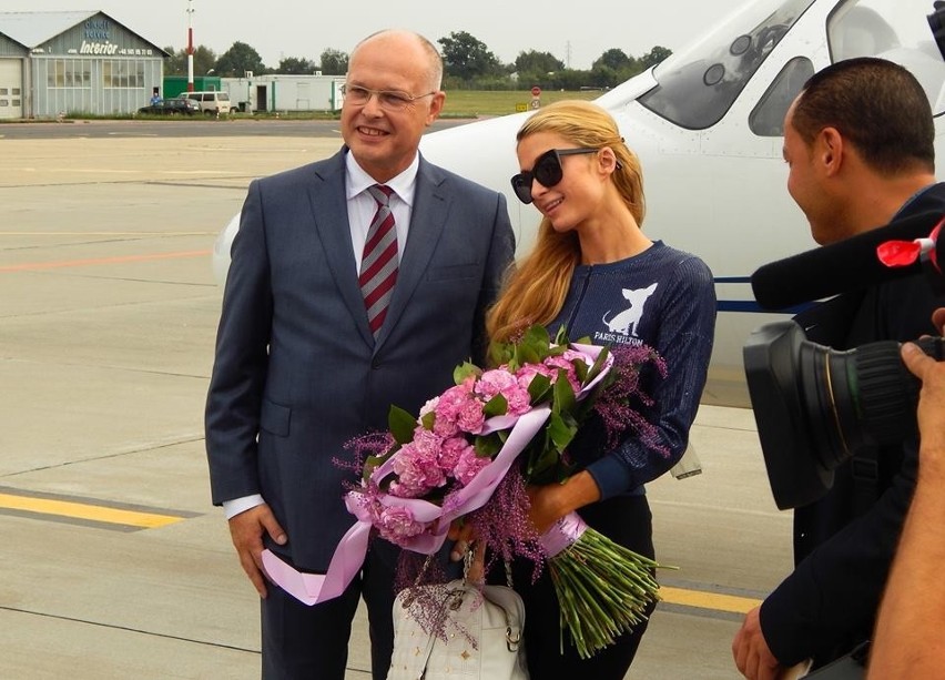 Paris Hilton wylądowała na lotnisku w Łodzi