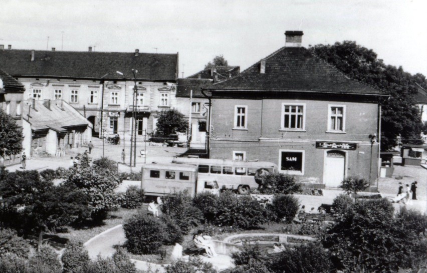 KRZESZOWICE - Rynek, 1973 r.
(fot. K. Matl, wydawca: PTTK)