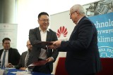 Politechnika Poznańska wciąż współpracuje z Huawei. Podpisano umowę na przekazanie komputerów