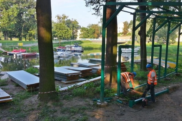 Przy marinie w Krapkowicach prowadzonych jest kilka inwestycji. Jedną z nich jest teren rekreacyjny tworzony przez Stowarzyszenie Port Jachtowy.