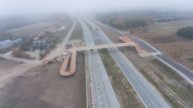 Od początku obwodnicy Ostrowi Mazowieckiej aż za Mężenin (Podlasie), jeździmy już bez ograniczeń prędkości do 100 km/h. Tym samym  cały ten fragment S8 o łącznej długości 59 km możemy przejechać z „kodeksową prędkością” 120 km/h.