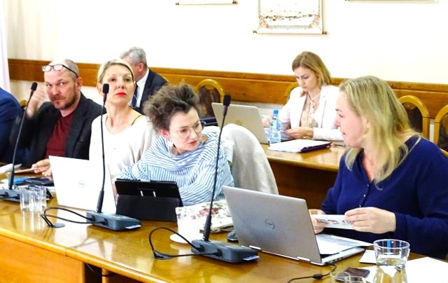 Radna Ilona Smolińska (na zdjęciu - druga z lewej) zapewnia, że będzie na kolejnych sesjach Rady Miasta Chełmna. Tego samego nie deklaruje jednak w kontekście obecności na komisjach
