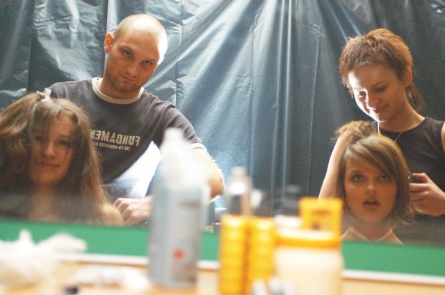 Justyna Stochaj (z prawej) i Malgorzata Lisek byli czesani przez fryzjerów z Opola Anne Drewniak i Andrzeja Majera.
