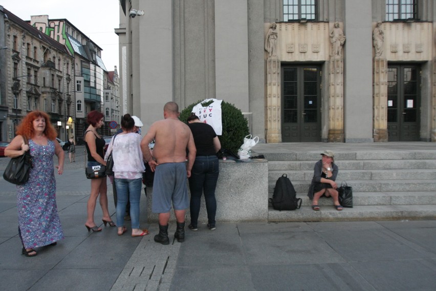 Katowice, 9 sierpnia: happening na Rynku pod hasłem „Z...