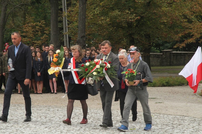 W Kielcach pod pomnikiem Homo Homini wspominano ofiary zamachu z 11 września 2001 roku