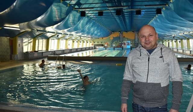 Dyrektor Miejskiego Ośrodka Sportu, Jacek Czerepko, mówi o planowanych inwestycjach: saunie oraz jacuzzi przy basenie.