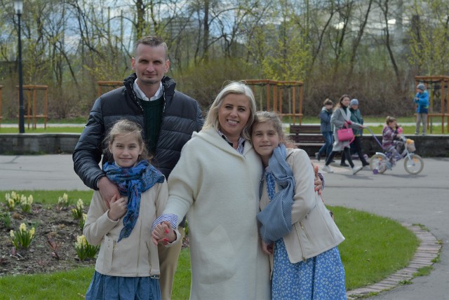 Zobacz kolejne zdjęcia. Przesuwaj zdjęcia w prawo - naciśnij strzałkę lub przycisk NASTĘPNE