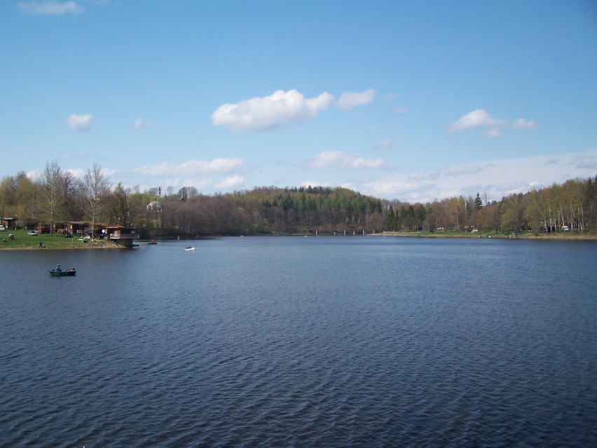 Jezioro Złotnickie to sztuczny zbiornik zaporowy na Kwisie,...