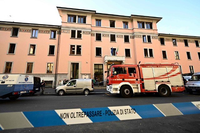 Mieszkańców sąsiednich budynków obudziło w środku nocy wycie syren strażackich i pogotowia ratunkowego. Via dei Cinquecento została zamknięta dla ruchu w obu kierunkach.