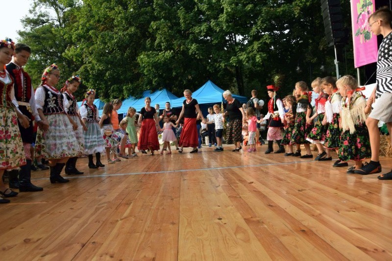 Bolechowice gościły gospodarzy z całej gminy. Podzielili dożynkowy chleb