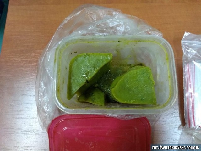 Wśród przejętych środków było masło zielone od marihuany - informowali policjanci