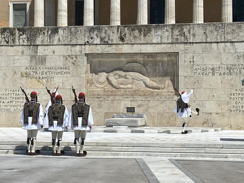 Jedna z największych atrakcji Aten - uroczysta zmiana warty...