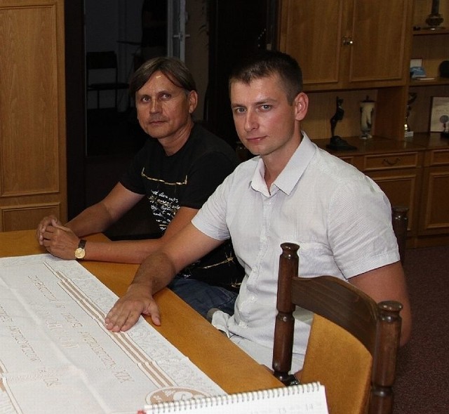 Wiceprezes tarnobrzeskiej Siarki Jacek Brania (z lewej) oraz prezes Grzegorz Ciszewski, są pełni zapału do pracy w klubie.