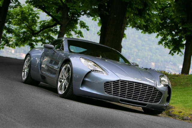 Aston Martin One-77 przed Grand Hotelem Villa dEste, Fot: Aston Martin