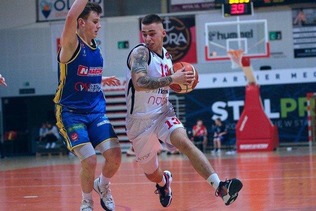 Koszykarze IgnerHome Basket Nysa nie dali żadnych szans rezerwom Stali Ostrów Wielkopolski.