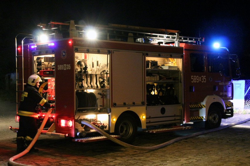 Groźny pożar w Rybniku. Paliło się 14 samochodów