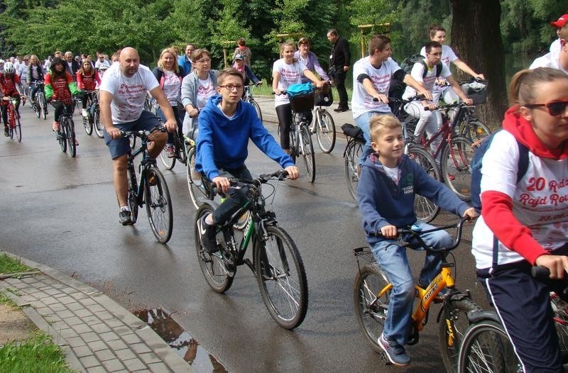 Oświęcim. Rodzinny Rajd Rowerowy po raz 20. Na starcie stanęło ponad 1000 rowerzystów [ZDJĘCIA]