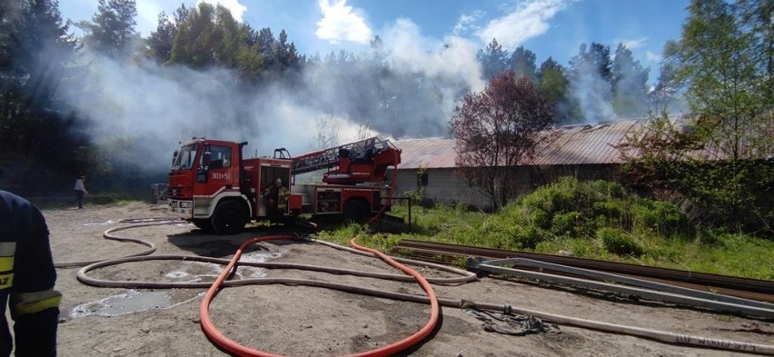 Pożar hali produkcyjnej w Klepaczach