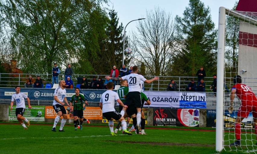 Star Starachowice odniósł kolejne zwycięstwo w trzeciej lidze. Pewnie wygrał z Wiślanami Jaśkowice 3:0 i umocnił się w czołówce tabeli