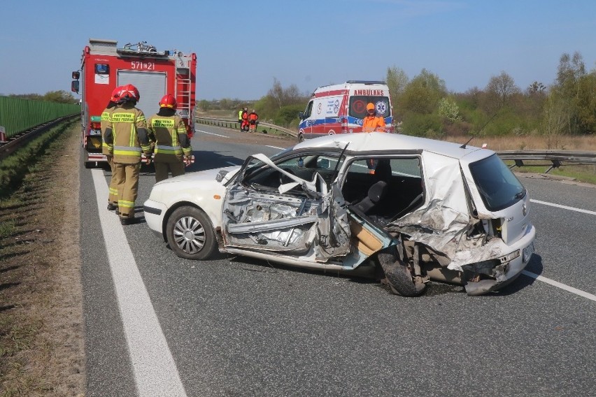 Groźny wypadek na autostradowej obwodnicy Wrocławia. Tir...