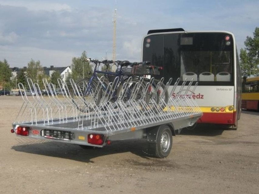 Każda z przyczep może pomieścić około 15 rowerów