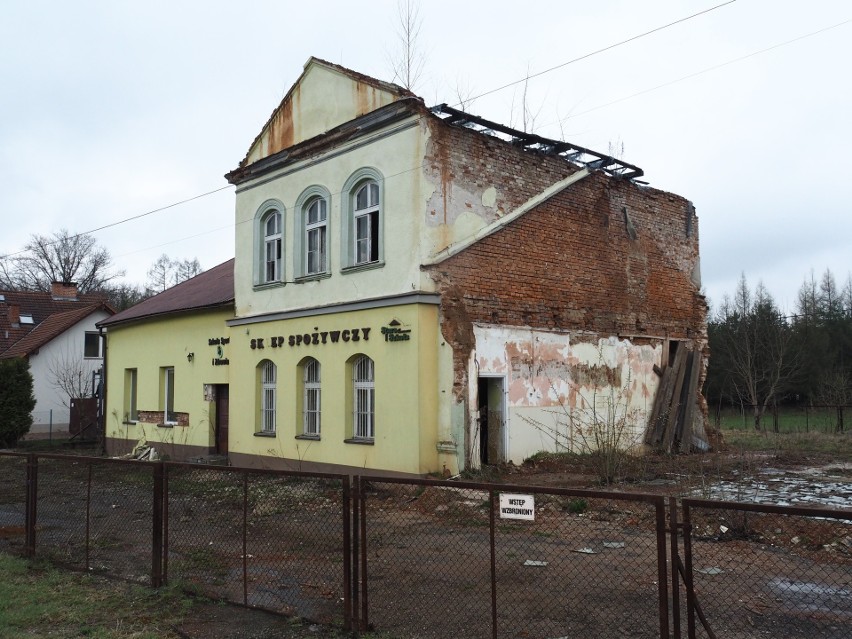 Tak, po 5 latach od rozbiórki, wygląda "stara szkoła" w...