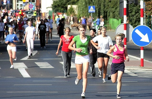 Biegacze ulicami ścigać się będą w sobotę