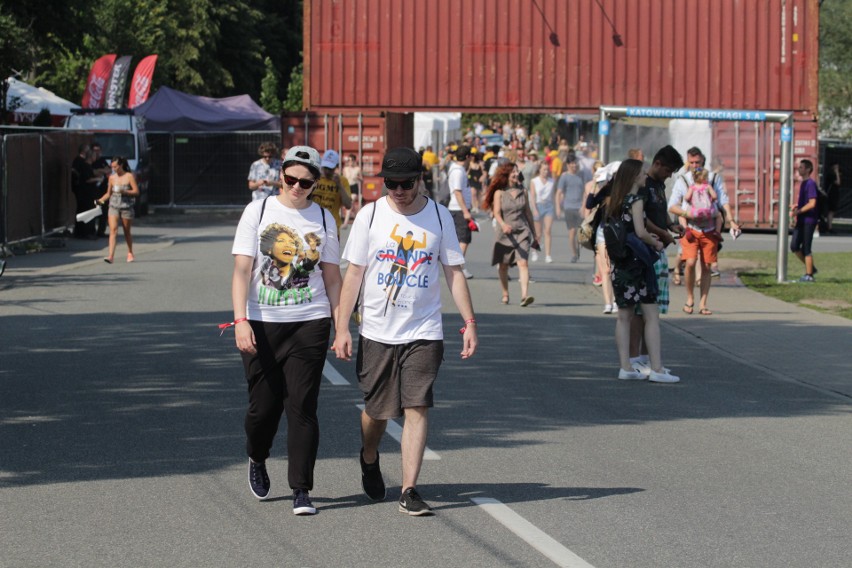 OFF Festival Katowice: Dzień 2. Tak zabija się czas przed koncertami ZDJĘCIA